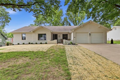 7523 W 98th Ter, Overland Park, KS, 66212-2362 | Card Image
