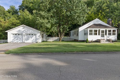 946 Poplar St, Alcoa, TN, 37701-3045 | Card Image