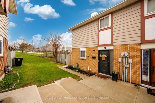 9 San Vito Way, North York, ON, M3L2G7 | Card Image