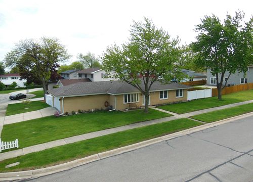 985 Idaho St, Carol Stream, IL, 60188-1304 | Card Image