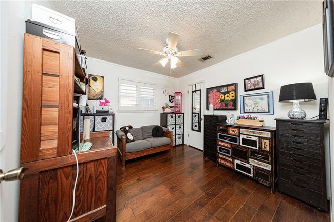This secondary bedroom could also serve as a home office space. | Image 19