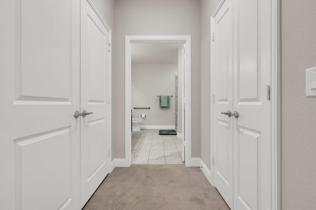 His and Her Closets | Image 21