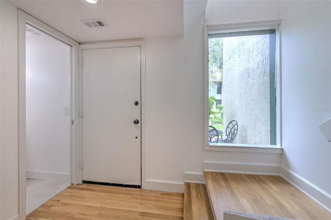 Proper foyer | Image 4