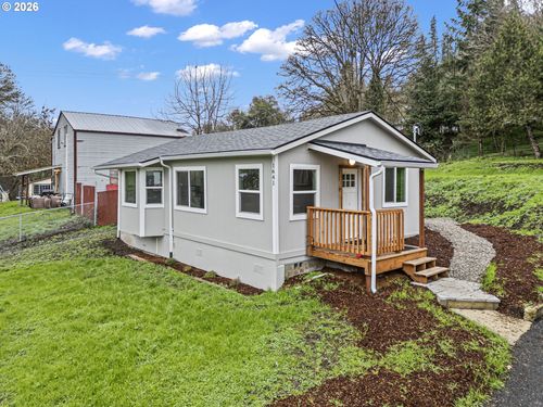 1641 Se Marsters Ave, Roseburg, OR, 97470-4150 | Card Image