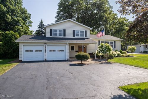 32145 Bainbridge Rd, Solon, OH, 44139-2248 | Card Image