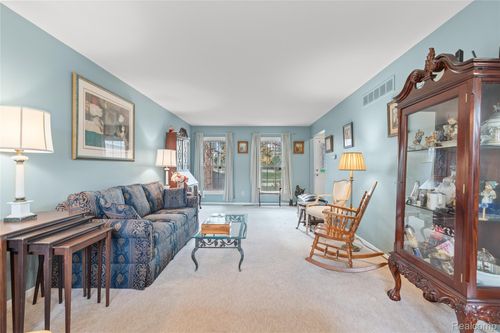 13057 Lockmoor Dr, Grand Blanc, MI, 48439-1577 | Card Image