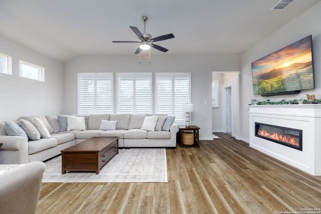 4415 Tiger Run, House other with 3 bedrooms, 2 bathrooms and null parking in San Antonio TX | Image 4