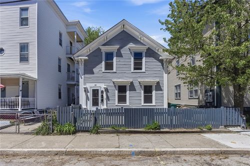33 Pleasant St, Woonsocket, RI, 02895-5136 | Card Image