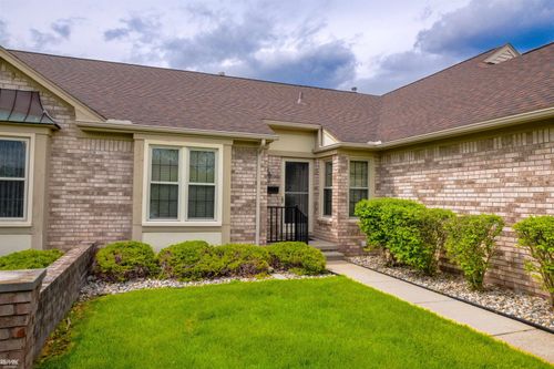 15453 Heather Ridge Trl, Clinton Township, MI, 48038-1664 | Card Image