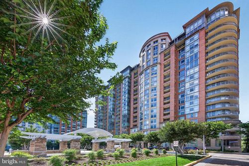 407-8220 Crestwood Heights Dr, MCLEAN, VA, 22102-3125 | Card Image