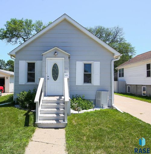 124 S Lyndale Ave, Sioux Falls, SD, 57104-3221 | Card Image