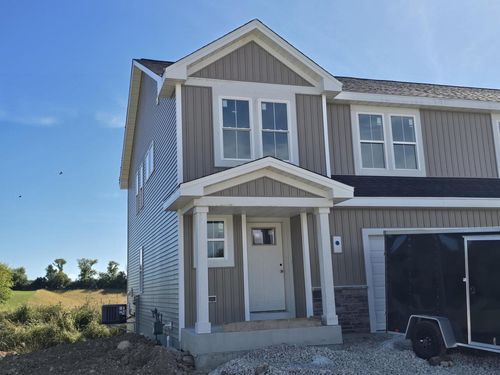 548 Harvest Ln, Hartford, WI, 53027-9382 | Card Image