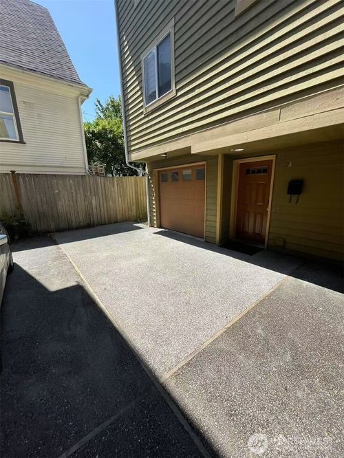a-5223 11th Ave Ne, Seattle, WA, 98105-3501 | Card Image