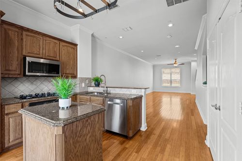 720 E 1st St, Fort Worth, TX, 76102-3211 | Card Image