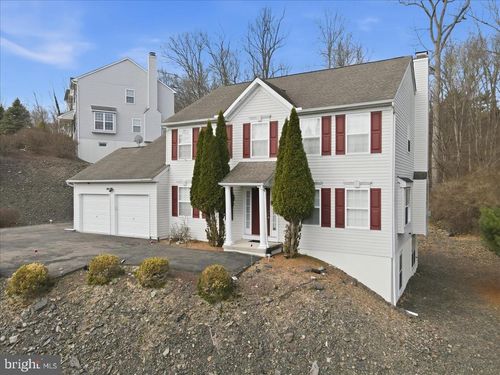 706 Franklin Ct, East Stroudsburg, PA, 18302-6672 | Card Image