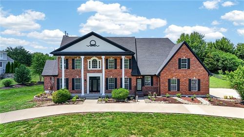 20 Se Meadowbrook Dr, Lee's Summit, MO, 64082-4834 | Card Image