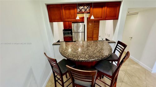 apt-300-540 Brickell Key Dr, Miami, FL, 33131-2636 | Card Image