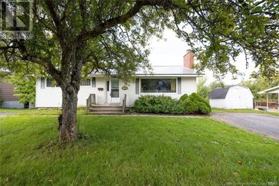 725 Hanwell Rd, House other with 6 bedrooms, 3 bathrooms and null parking in Fredericton NB | Image 2