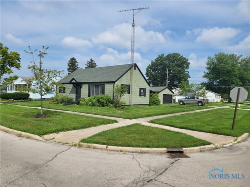 225 E Indiana Ave, Maumee, OH, 43537-2827 | Card Image