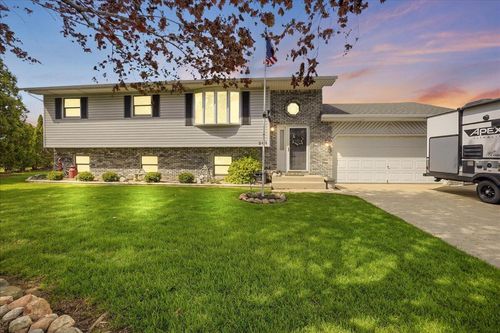 291 Streamwood Dr, Valparaiso, IN, 46383 | Card Image