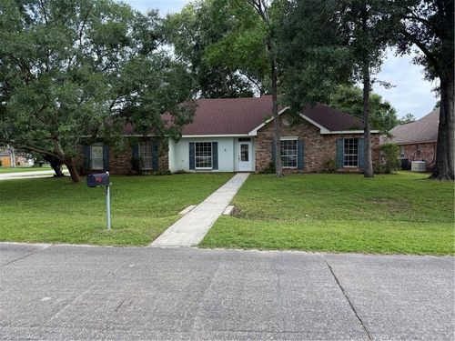 385 Sioux Dr, Abita Springs, LA, 70420-3330 | Card Image