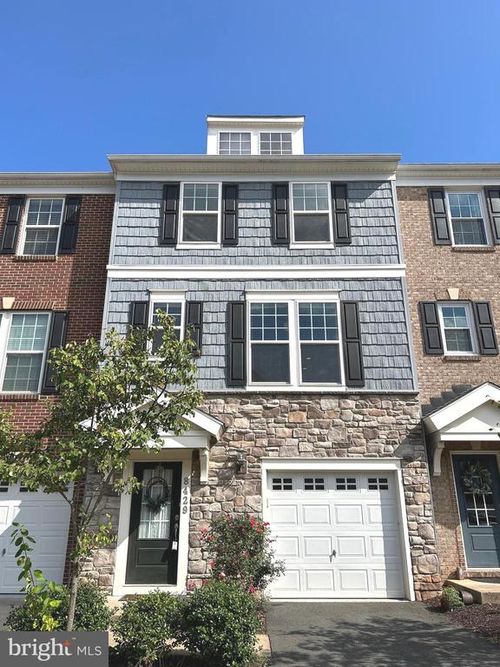8429 Girvan Ct, MANASSAS, VA, 20109-4280 | Card Image