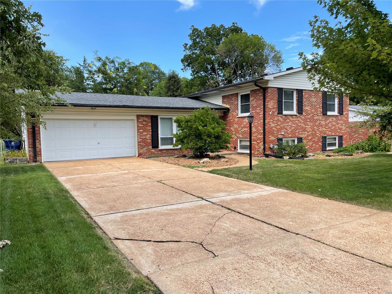 Fox Creek Ct, Saint Louis, MO 63126