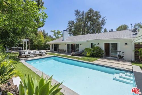 23023 Gainford St, Woodland Hills, CA, 91364-2727 | Card Image