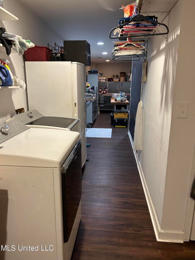 hb laundry room | Image 16
