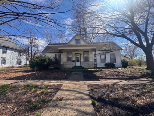 18 W Vine St, Piper City, IL, 60959-6037 | Card Image
