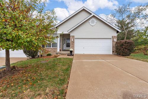 101 Robbins Way Dr, Florissant, MO, 63034-2841 | Card Image