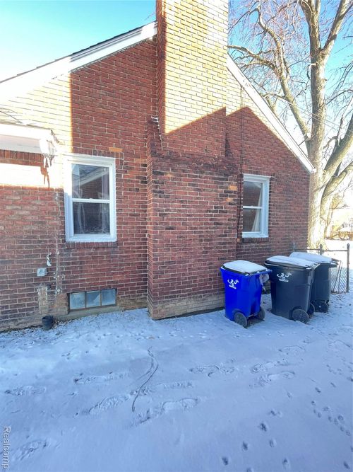 10670 Nottingham Rd, Detroit, MI, 48224-1742 | Card Image