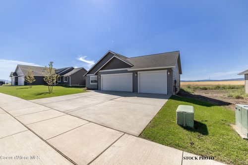 11989 N Lennon Ln, Rathdrum, ID, 83858-7437 | Card Image