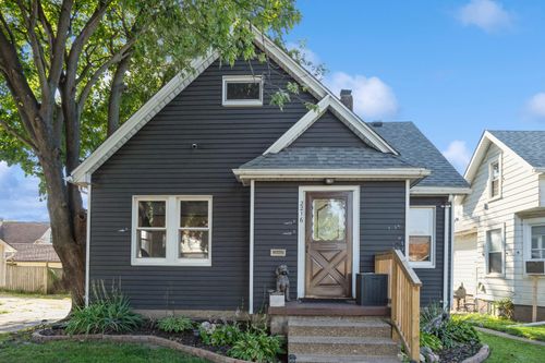 2216 N Sturdevant St, Davenport, IA, 52804-2241 | Card Image