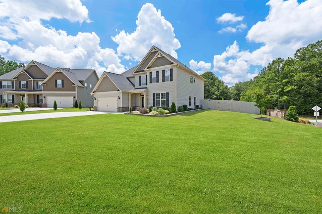 3015 Button Cir, House other with 4 bedrooms, 3 bathrooms and null parking in Loganville GA | Image 4