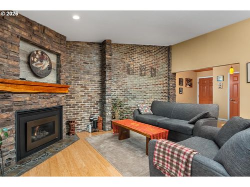 19-1840 Rees Hill Rd Se, Salem, OR, 97306-3413 | Card Image