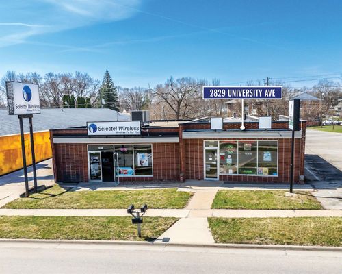 2829 University Ave, Waterloo, IA, 50701-3335 | Card Image