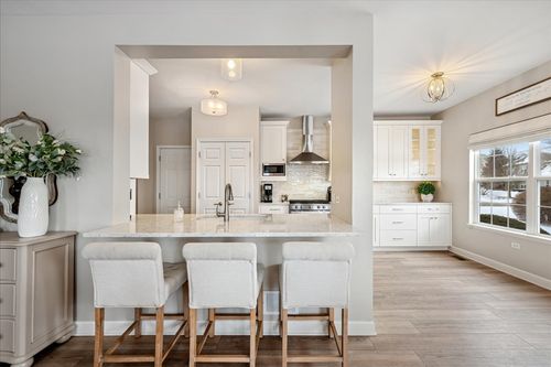 2646 Cobblestone Dr, Crystal Lake, IL, 60012-2606 | Card Image