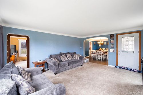 320 Division St, Vassar, MI, 48768-1201 | Card Image
