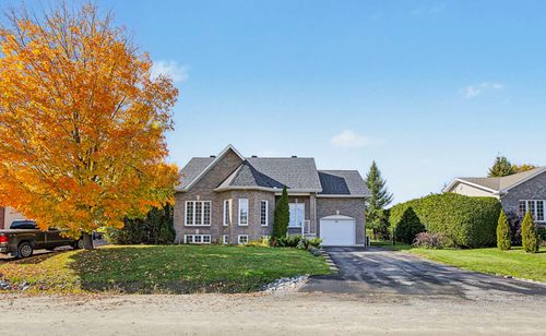 92 Rue Thérèse, Gatineau, QC, J8R3G8 | Card Image