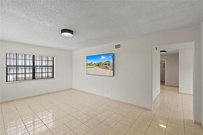 270 W 15 Th St, House other with 3 bedrooms, 1 bathrooms and null parking in Hialeah FL | Image 4