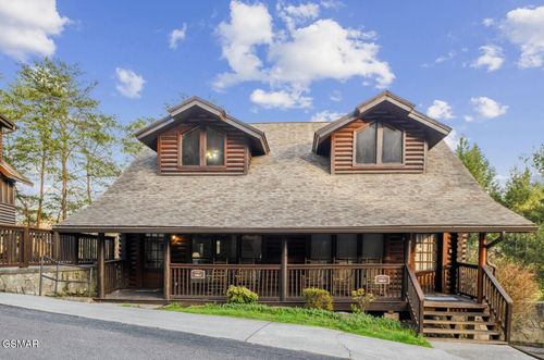 739 Golf View Blvd, Pigeon Forge, TN, 37863-4121 | Card Image