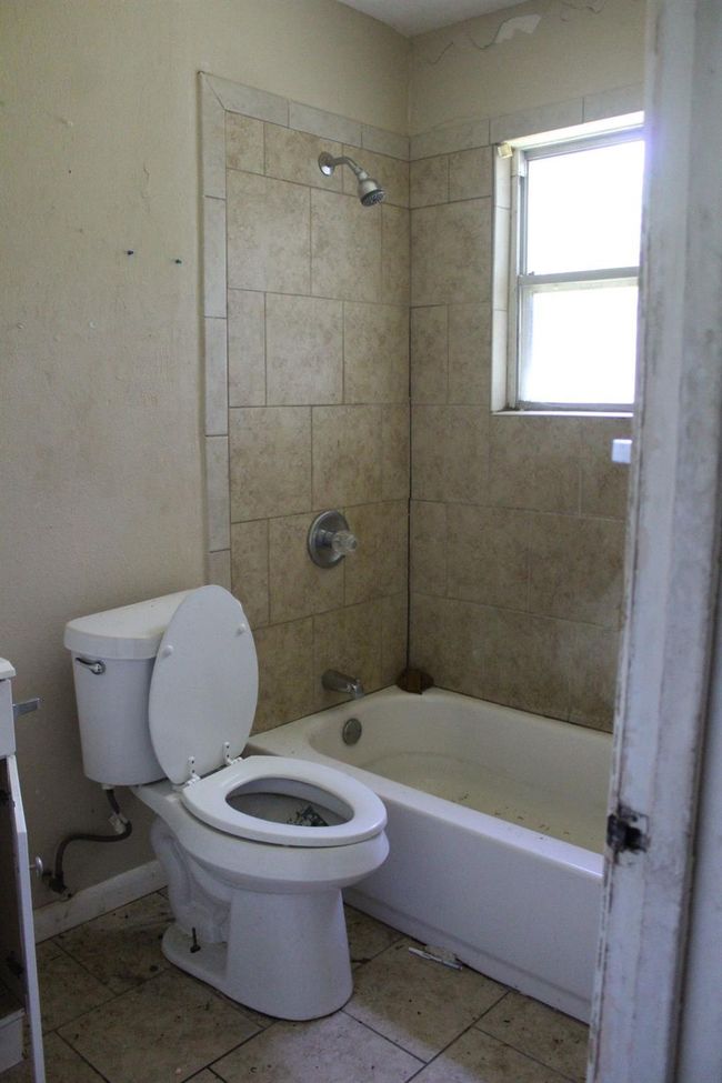 4813 Angleton St, House other with 3 bedrooms, 1 bathrooms and 3 parking in Houston TX | Image 11