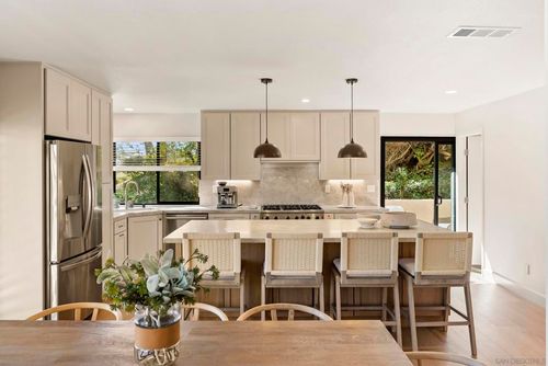 6489 Caminito Catalan, La Jolla, CA, 92037-5809 | Card Image