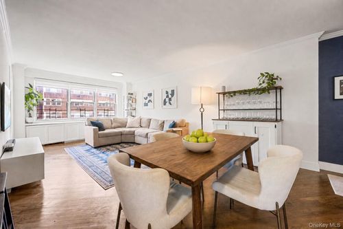 15g-300 E 71st St, New York, NY, 10021-5245 | Card Image