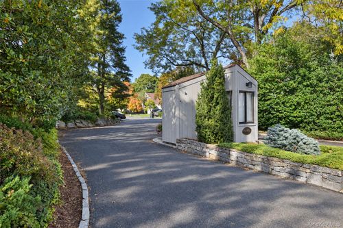 25 Pine Ridge Road, Mamaroneck, NY, 10538 | Card Image