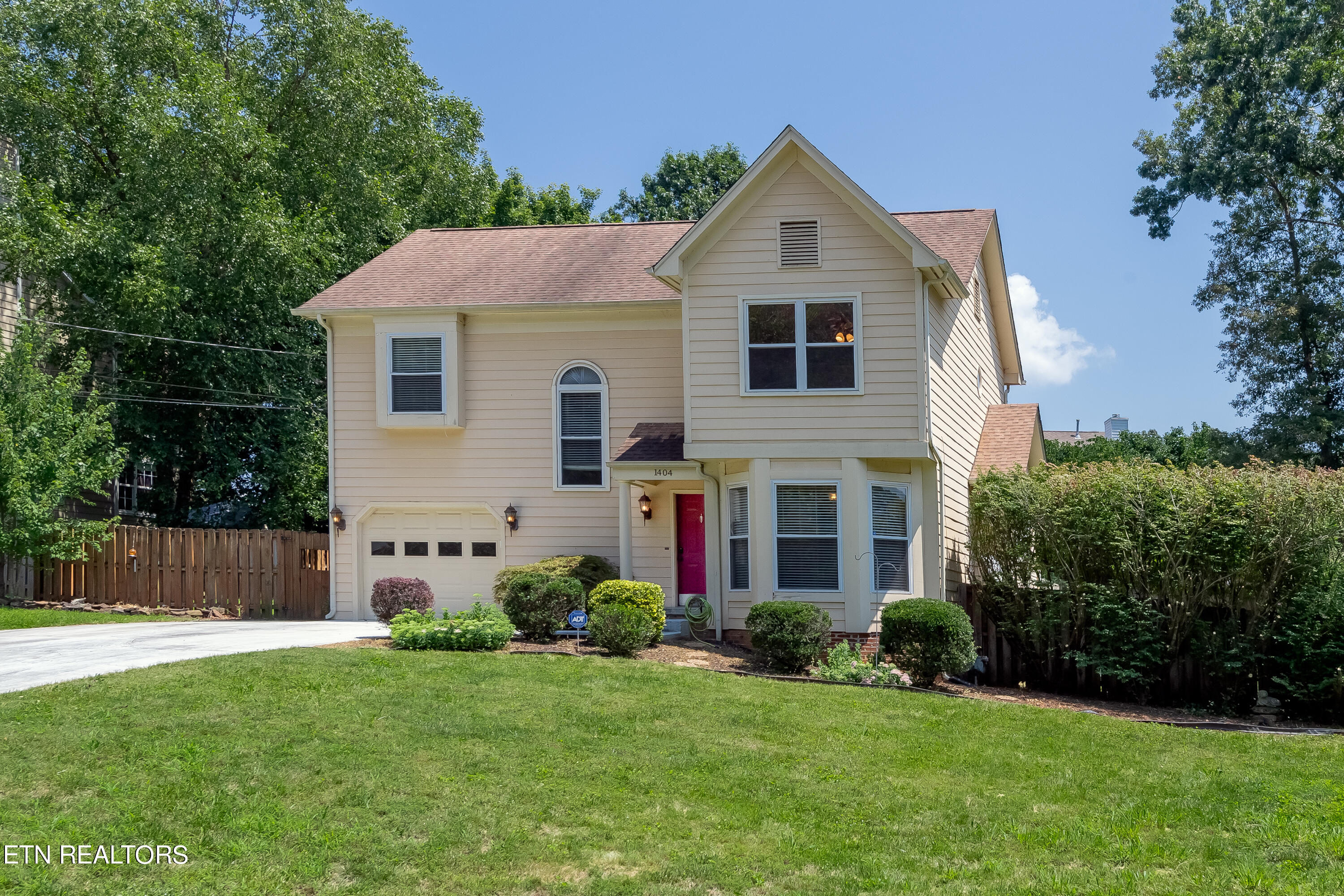 Wenlock Rd, Knoxville, TN 37922