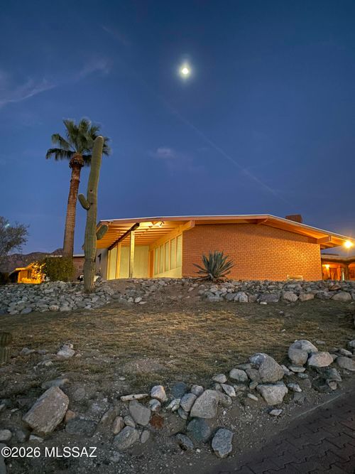 31 W Los Pinos Vista, Tucson, AZ, 85704 | Card Image