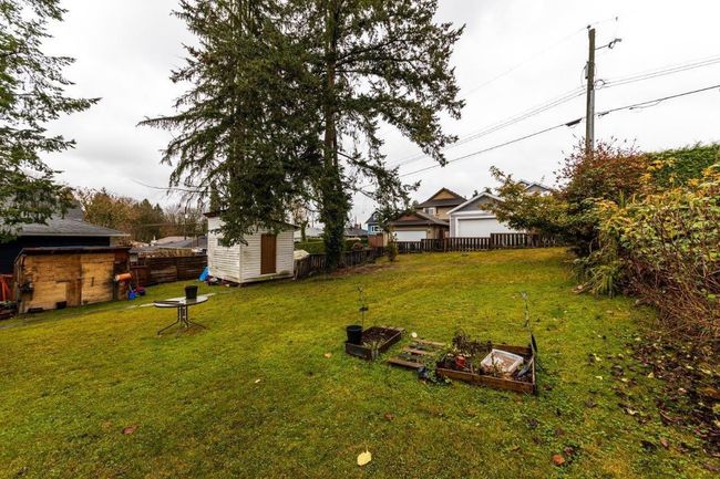 320 Holmes St, House other with 5 bedrooms, 2 bathrooms and null parking in New Westminster BC | Image 19