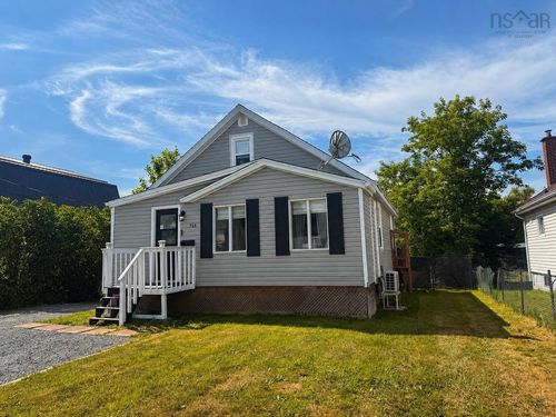 364 Queen St, House with 2 bedrooms, 1 bathrooms and 1 parking in Truro NS | Card Image